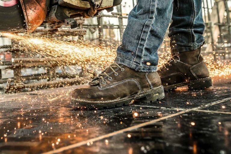 Guía 2026: Cómo verificar si tus botas son dieléctricas (y no solo dicen serlo)