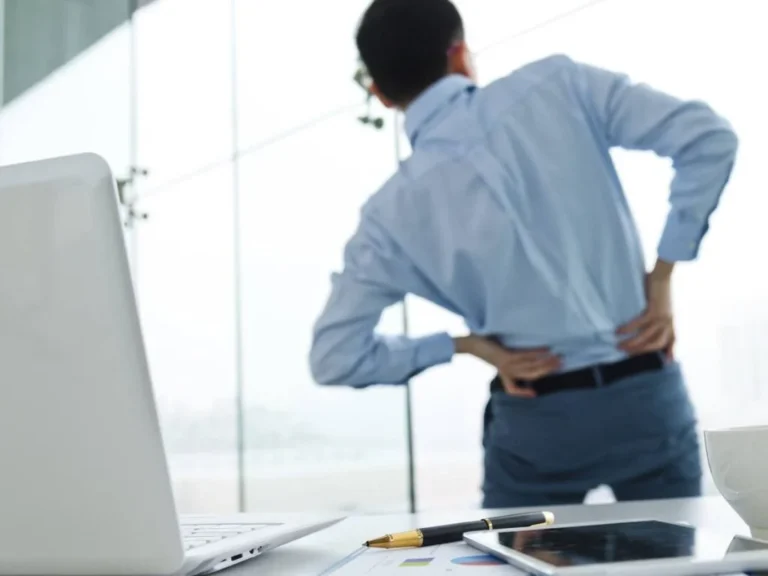 ¿Dolor de espalda en el trabajo? Tu calzado industrial podría ser el culpable